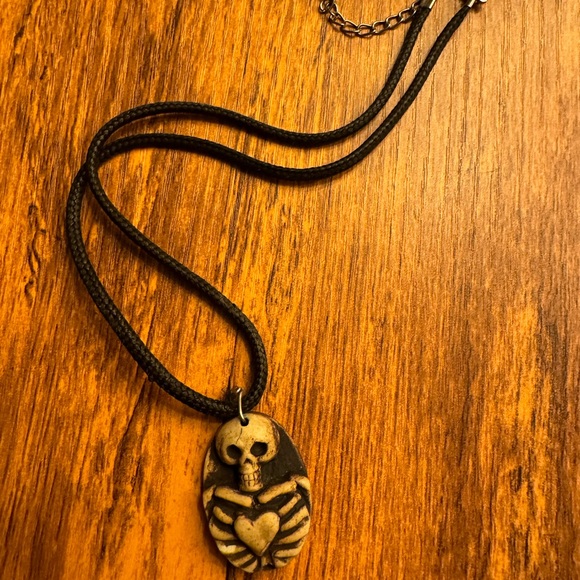 Skeleton heart necklace - Picture 2 of 8